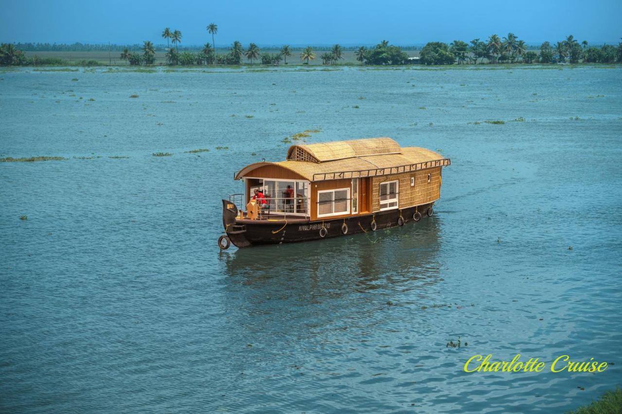 Botel Charlotte Cruise House Boat Alappuzha
