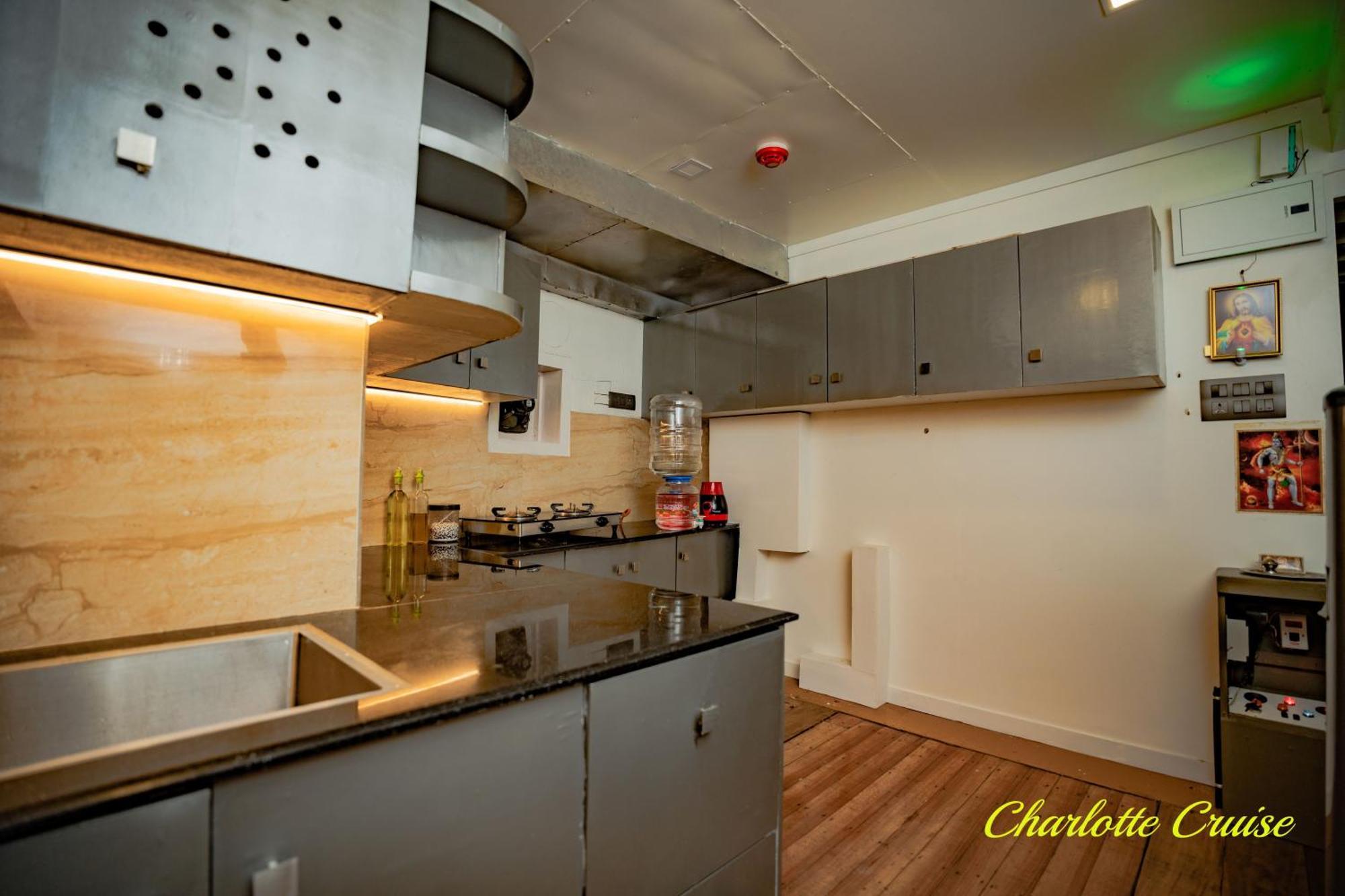 Charlotte Cruise House Boat *