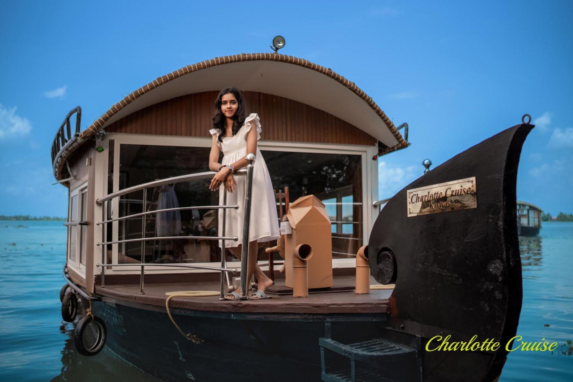 Charlotte Cruise House Boat